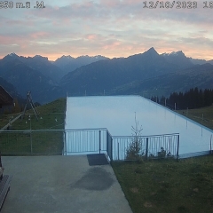 Wasserbecken gefuellt